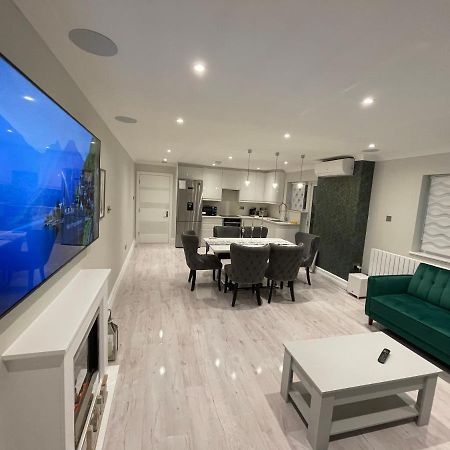 Luxury House Apartment Greenford  Exterior photo