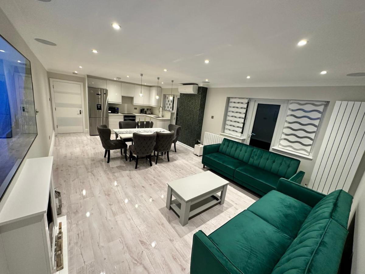 Luxury House Apartment Greenford  Exterior photo