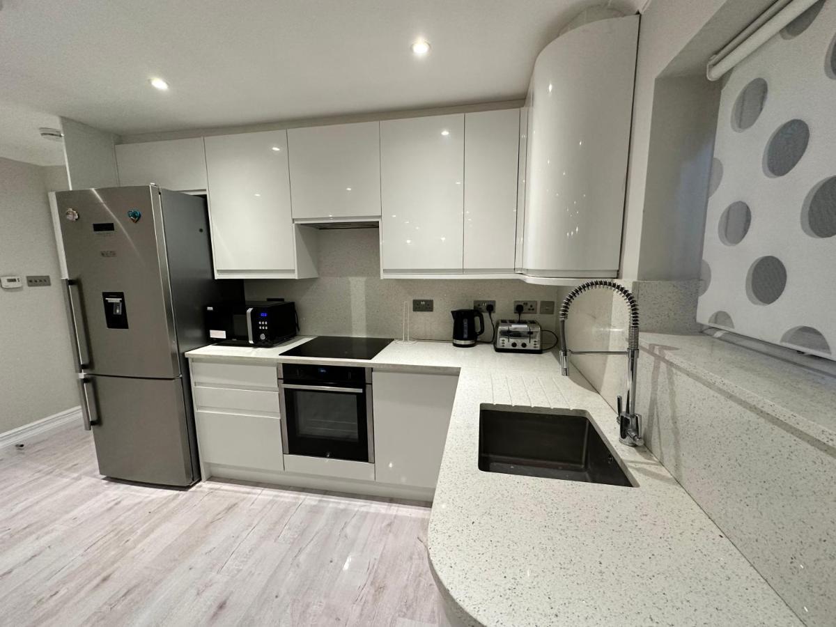 Luxury House Apartment Greenford  Exterior photo