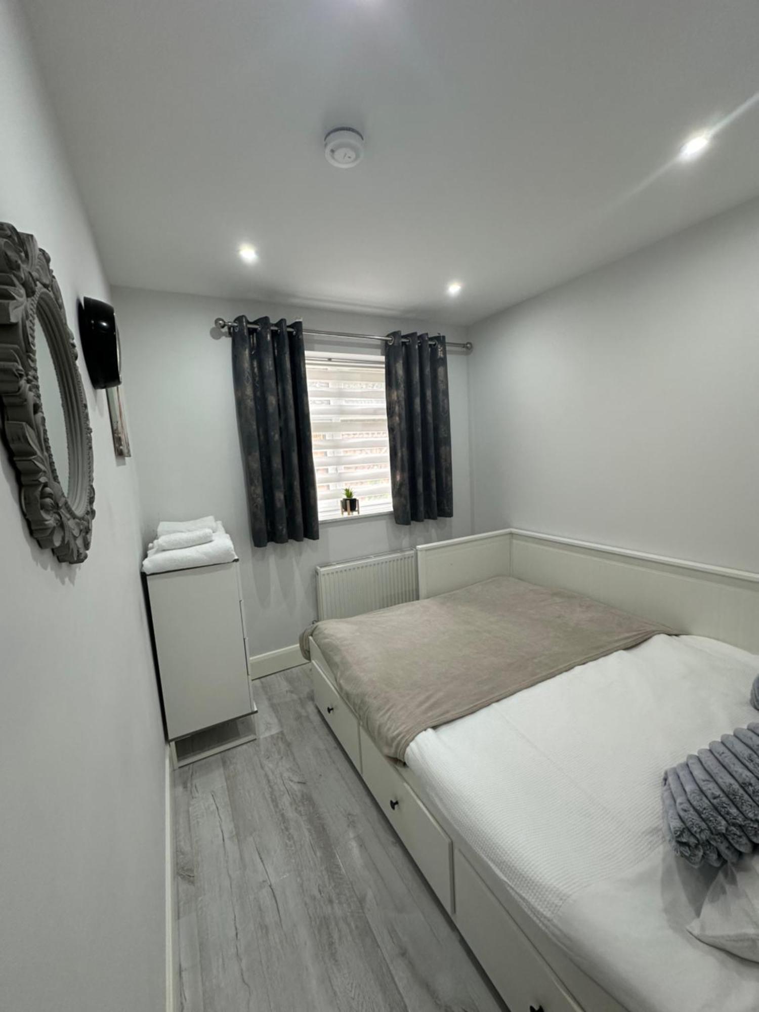 Luxury House Apartment Greenford  Exterior photo