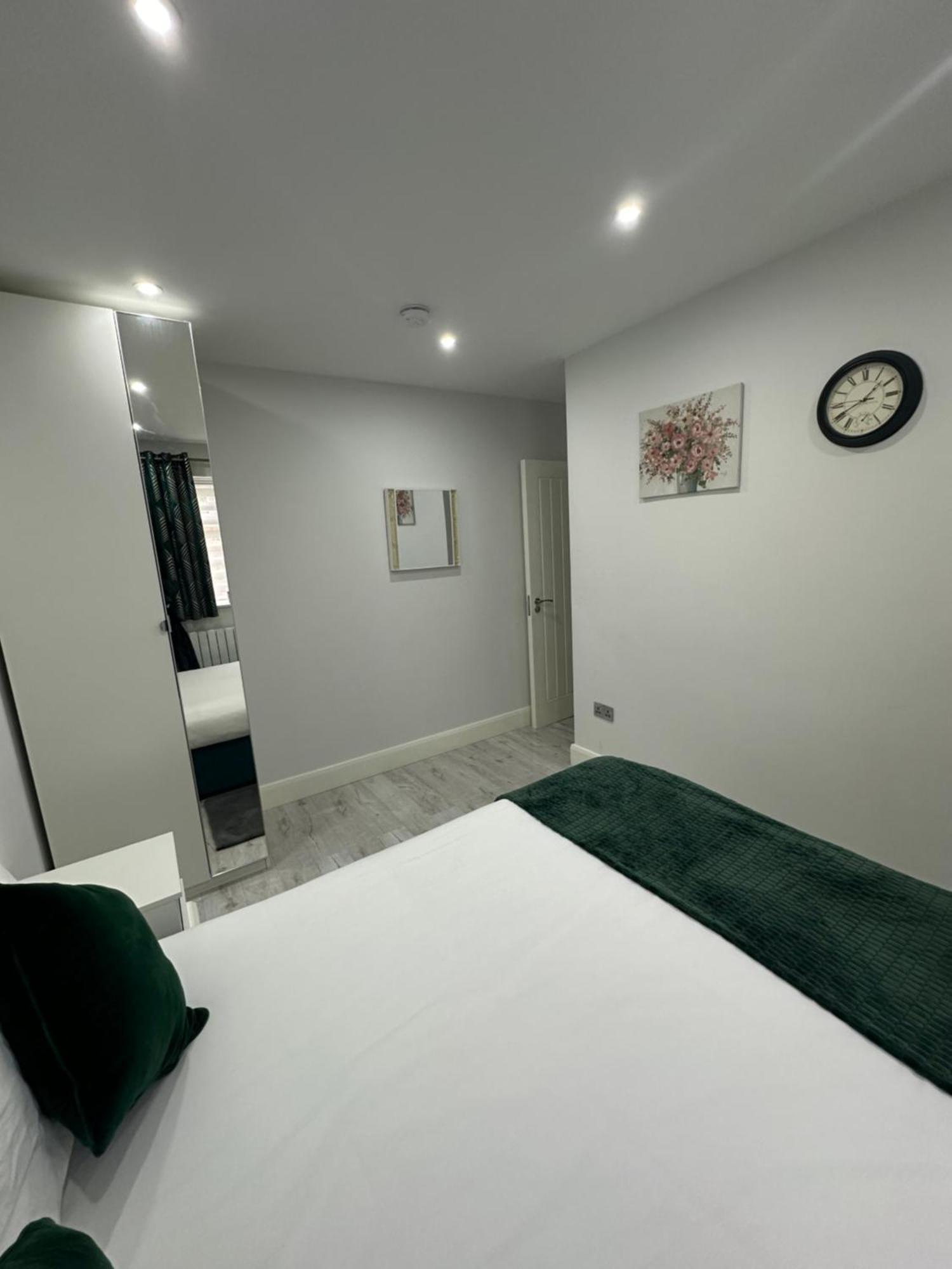Luxury House Apartment Greenford  Exterior photo