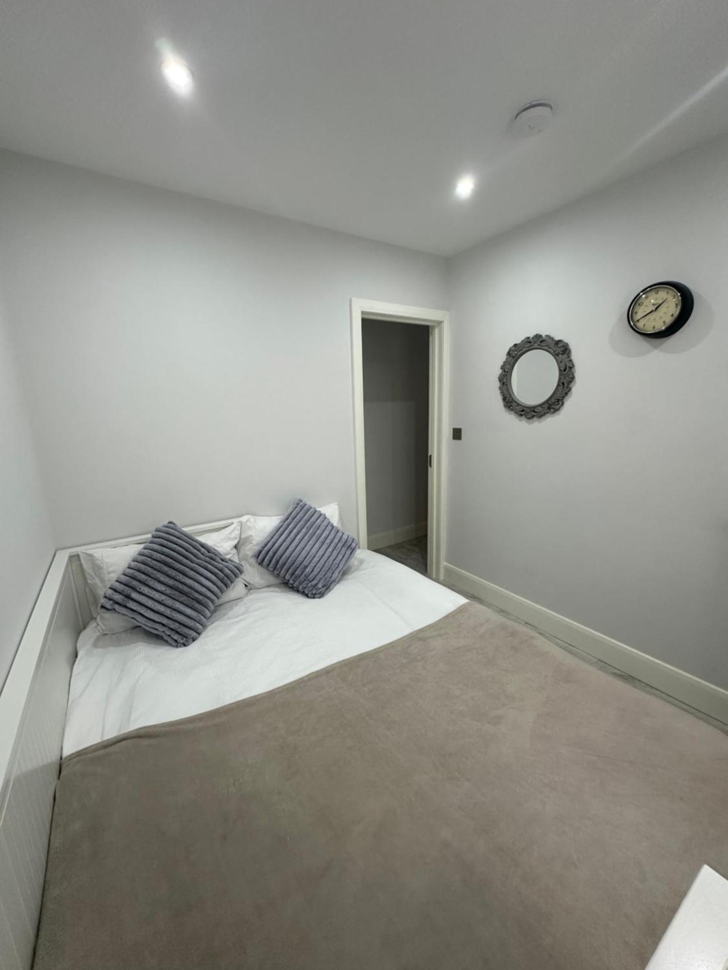 Luxury House Apartment Greenford  Exterior photo