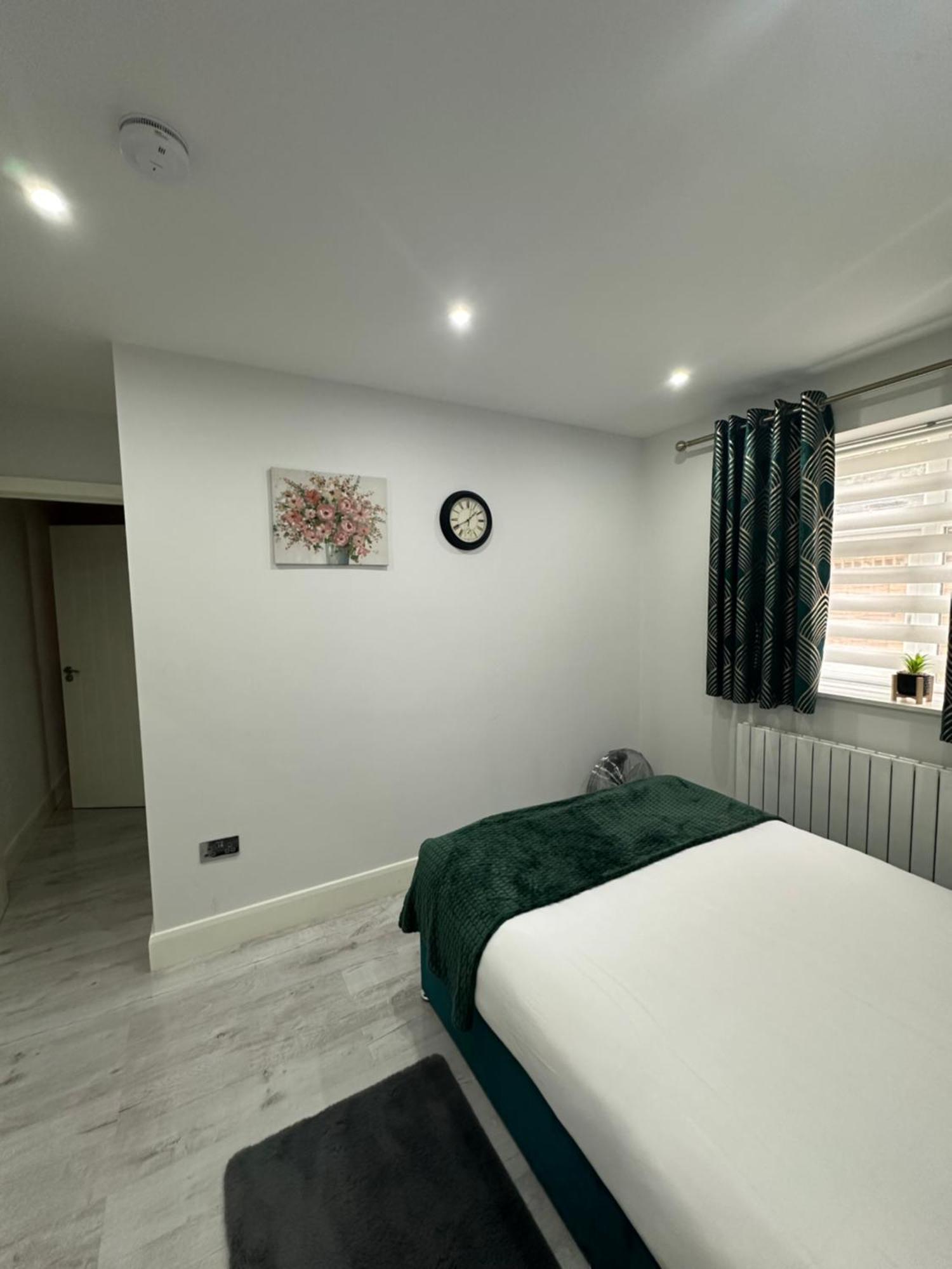 Luxury House Apartment Greenford  Exterior photo